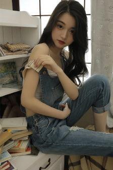 国产午夜模特写真视频,光影交织下的性感诱惑